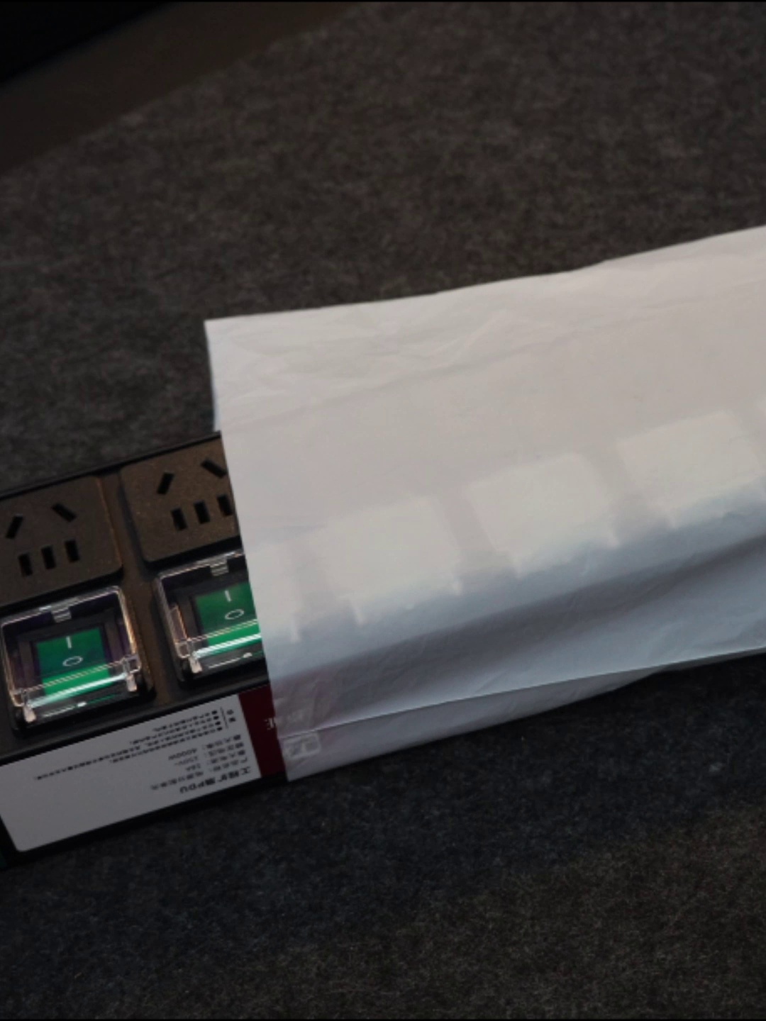 電競桌面插座還能這么卷？德木品牌如何憑實力在辦公設(shè)備賽道“贏麻了”
